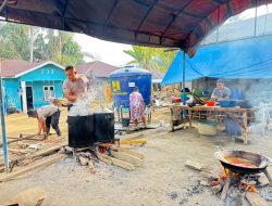 Brimob Bersama Warga Aek Ngadol, Dapur Lapangan Berjalan dan Lingkungan Dibersihkan