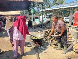 Brimob Polda Sumut Lanjutkan Dapur Lapangan dan Pembersihan Rumah Warga di Batang Toru