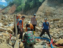 Brimob Sumut Hadir Sejak Pencarian hingga Pemulihan Warga di Tapanuli Tengah