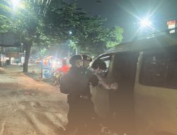 Di Tengah Malam, Personel Brimob Sumut Selamatkan Korban Laka Tunggal di Depan Mako