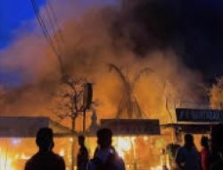 Kebakaran Terjadi di Pusat Kuliner Mega Legenda Batam, Warga Sempat Panik