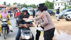 Polresta Barelang dan Wartawan Batam Berbagi Nasi Kotak, Tebar Kepedulian di Pasar Summerland