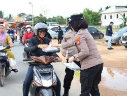 Polresta Barelang dan Wartawan Batam Berbagi Nasi Kotak, Tebar Kepedulian di Pasar Summerland
